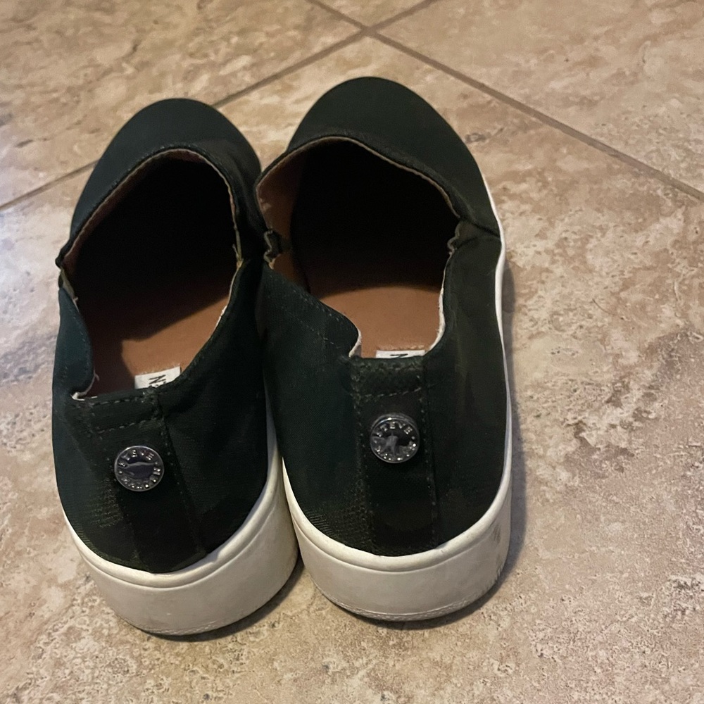 Steve Madden - Silky Camo Zayna Slides - Picture 2 of 2